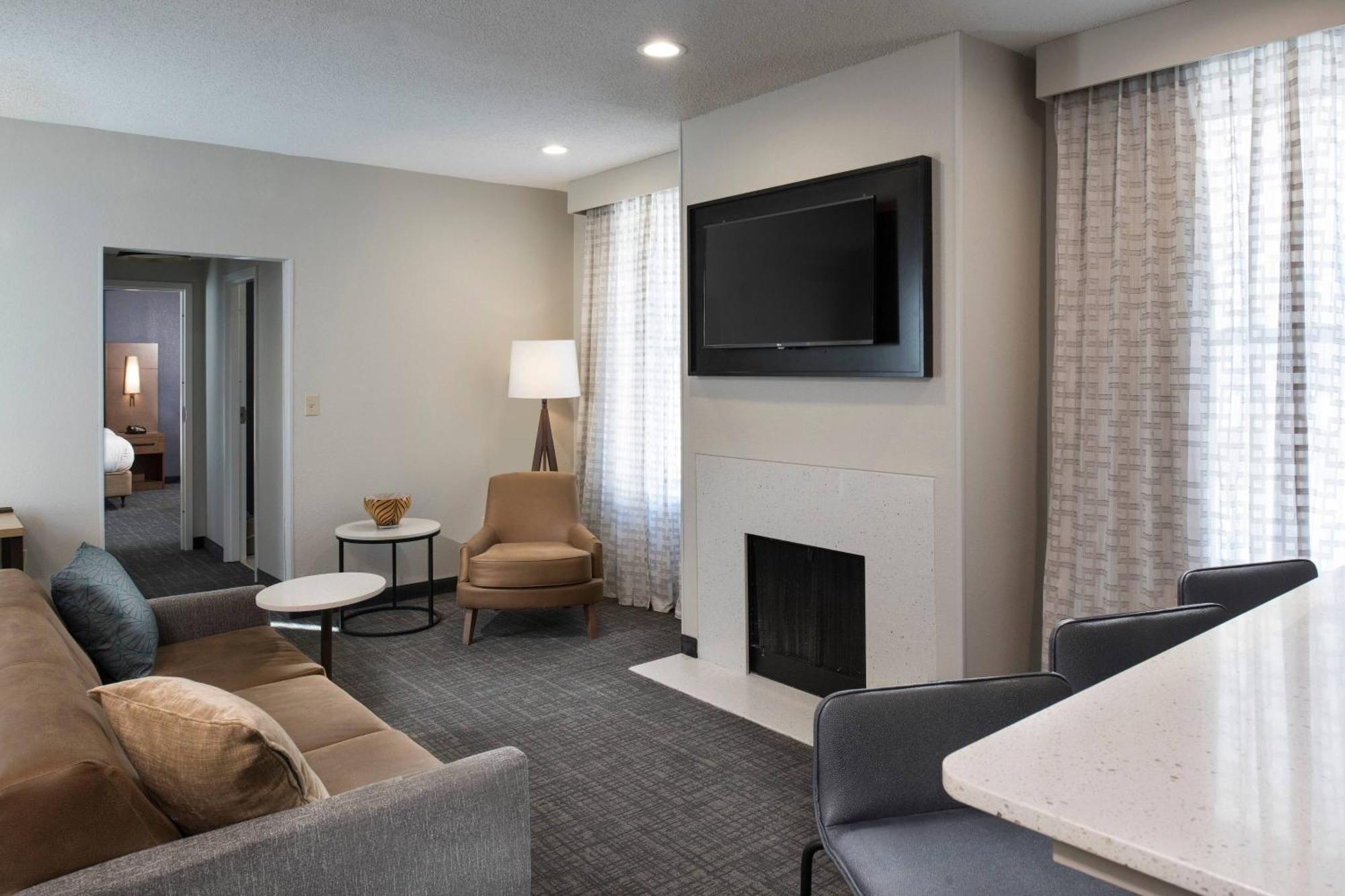 Downtown 3*