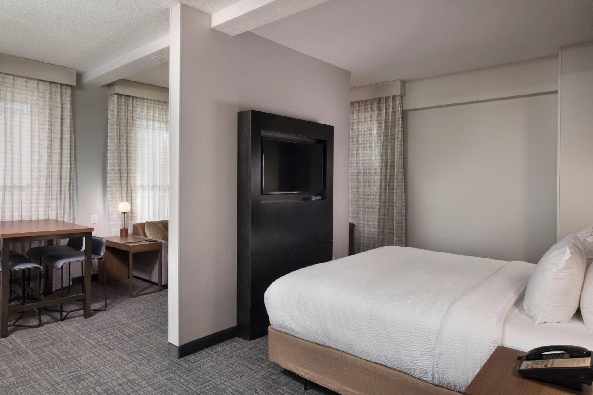 Downtown 3*
